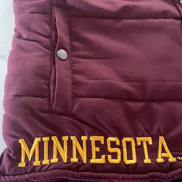 Men’s full zip button up Minnesota winter vest size large NWTs - Picture 5 of 8